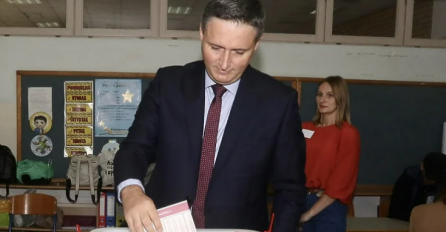 Bećirović obavio građansku dužnost: Ovo je dan demokratije u kojem narod treba govoriti