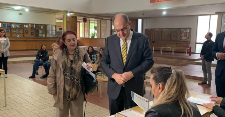 Christian Schmidt obišao biračko mjesto u Istočnom Sarajevu