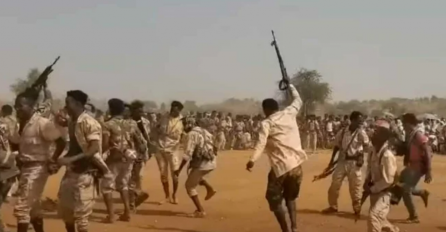 Slike iz Eritreje pokazuju raspoređivanje teškog naoružanja u gradu Serha, blizu granice s regijom Tigray.