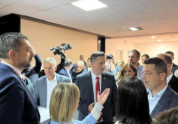 Denis Bećirović proglasio pobjedu za člana Predsjedništva BiH