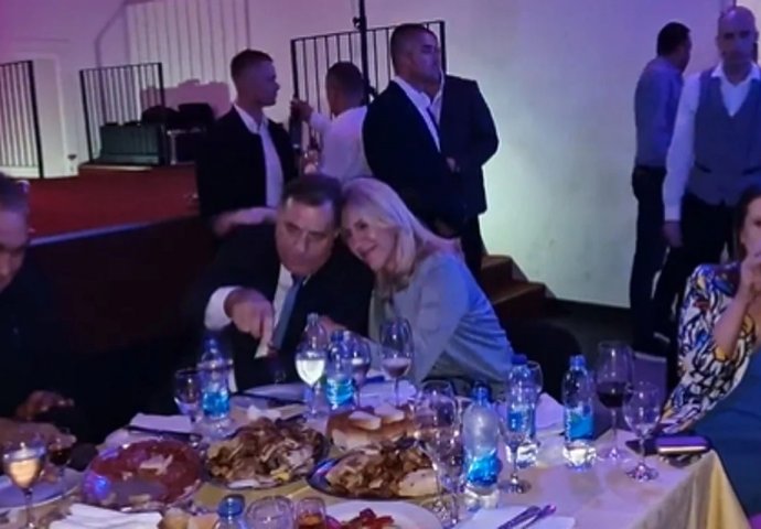 Korisnici Twittera ismijavaju Dodika i Cvijanović zbog sinoćnjeg snimka: Jedi, medo, ljubavi moja