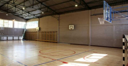 Vogošća: Dječak teško povrijeđen nakon što je konstrukcija gola pala na njega