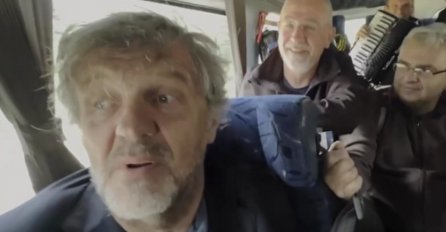 NE MOŽE MU NIKO NIŠTA, JAČI JE OD DODIKA: Pogledajte kako Emir Kusturica tokom turneje po Latinskoj Americi pjeva sevdalinku "Bosno moja" (VIDEO)