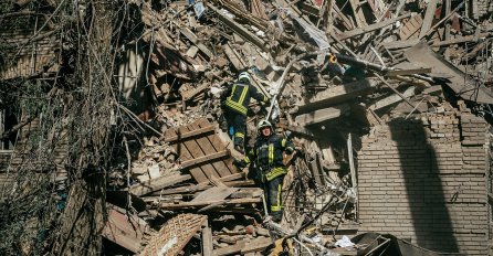 U toku spasilačke operacije u Zaporožju nakon ruskih raketnih udara u kojima je poginulo 11 ljudi