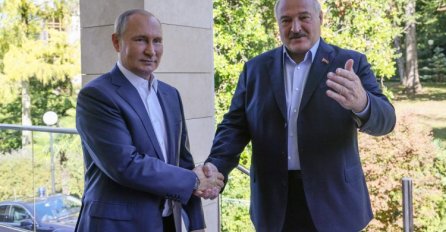 Lukašenko poklonio Putinu traktor za 70. rođendan