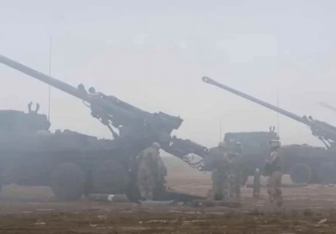 Teško da Pariz više može biti mirovni posrednik: Macron najavio posebni fond putem kojeg će se kupovati oružje za Ukrajinu, Kijev može računati na još Caesar haubica