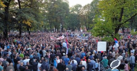 Njemački medij: Zašto niko ne postavlja pitanje šta je to što opozicija u RS traži na protestima?