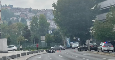 Saobraćajna nesreća u centru Sarajeva: Oboren motociklista, prebačen na KCUS