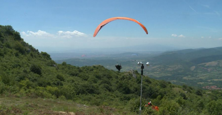 Srušio se paraglajder u Hrvatskoj, vozač teško povrijeđen