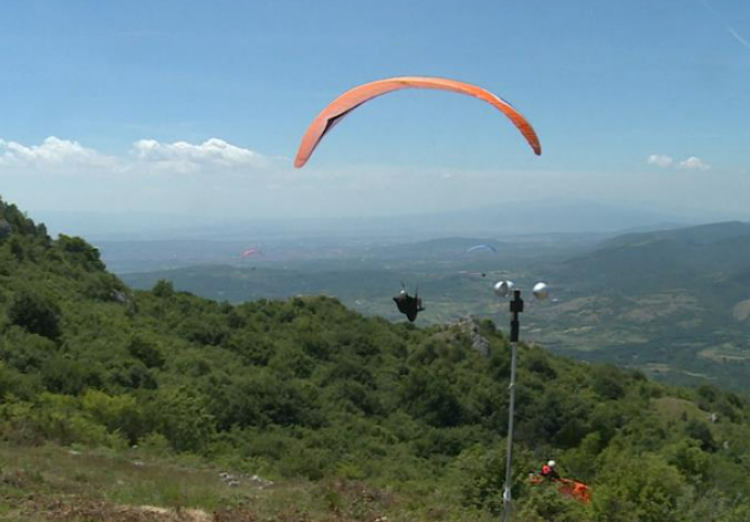 Srušio se paraglajder u Hrvatskoj, vozač teško povrijeđen