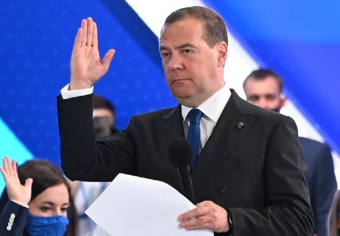 Medvedev: Rusija mora ubijanjem terorista odgovoriti na ukrajinski napad
