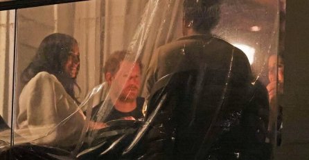 PRINC HARI I MEGAN PRVI PUT U JAVNOSTI NAKON KRALJIČINE SAHRANE - NE SKIDAJU OSMIJEH S LICA: Evo koji je razlog (FOTO)