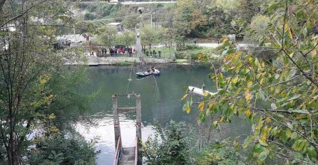 PUKAO NA POLA! Ovako izgleda srušeni most kod Ovčar Banje s kog su se turisti survali u rijeku (FOTO)