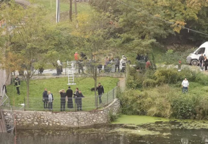 DVIJE ŽENE POGINULE U NESREĆI NA MOSTU PREKO MORAVE: Ostale putnike izvlače iz rijeke, 11 povrijeđenih u bolnici