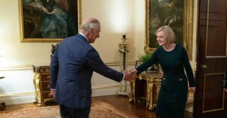 HIT NA DRUŠTVENIM MREŽAMA: Pogledajte kako se kralj Charles pozdravio sa premijerkom