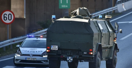 Na autoputu kod Sarajeva zapalilo se EUFOR-ovo vozilo