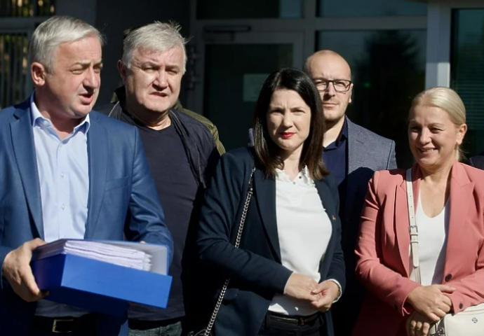 Opozicija iz RS-a predala Tužilaštvu BiH krivičnu prijavu protiv Dodika i još nekoliko stotina osoba