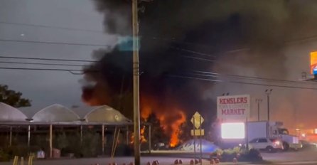 Manji avion se srušio na parkiralište u SAD-u, dvoje poginulih