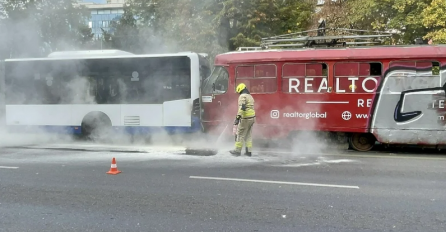 Sudar autobusa i tramvaja u Sarajevu, povrijeđene četiri osobe