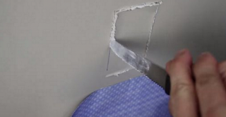 NOŽEM JE NAPRAVIO RUPU NA ZIDU: Kad vidite rezultat iste  sekunde ćete uraditi istio