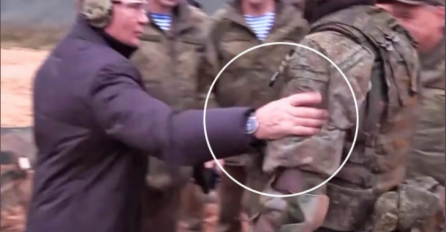 ŠTA SE DESILO SA PUTINOVOM RUKOM? Haos sa komentarima: "Pa to nije on, to je dvojnik!" (VIDEO)