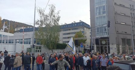 Uživo s protesta: "Schmidt radi za HDZ, a ne za državu BiH"