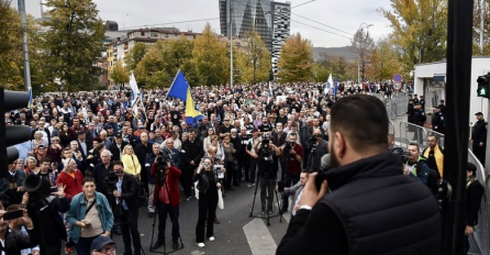 MUP Kantona Sarajevo: Na protestima ispred OHR-a bilo oko 700 osoba