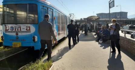 Vozač zamolio putnike da izađu: Tramvaju u Sarajevu otkazale kočnice?