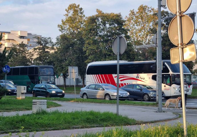 BUKA: Stižu autobusi u Banjaluku, policija ih usmjerava