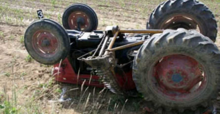 Traktor sletio sa puta kod Kalesije, vozač povrijeđen