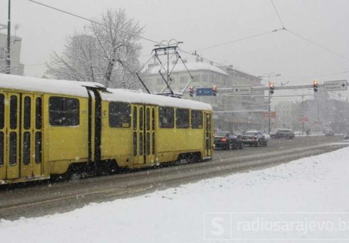 STANJE NA PUTEVIMA: Vozite oprezno, posebno u planinskim predjelima