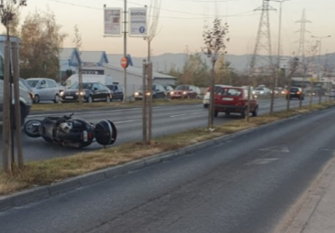 Nesreća u Sarajevu: Sudarili se motociklista i automobil, jedna osoba povrijeđena