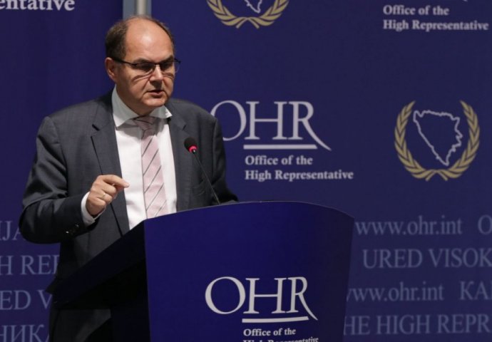 BRUTALAN NAPAD NA SCHMIDTA IZ RS-a: "Ko ste vi? S kojim pravom nam se obraćate?"