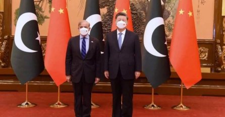 Kineski predsjednik Xi Jinping poručio kako će Kina nastaviti podupirati Pakistan u nastojanju stabilizacije financijske situacije, ali se očekuje brža izgradnja gospodarskog koridora
