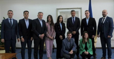 Izetbegoviću bi ovo moglo biti zanimljivo: Novalić ugostio mlade robotičare