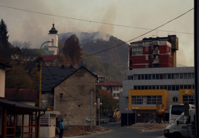 Širi se požar u Srebrenici: Na kompletnom podžručju je minsko polje (FOTO)