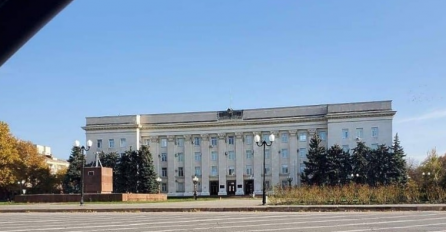 Potpuno povlačenje Rusa iz Hersona, uklanjaju se i ruske zastave