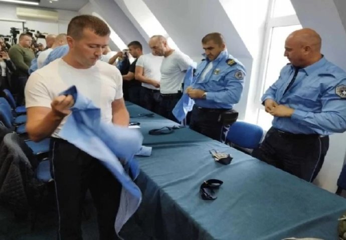 Srbijanski policajci sa sjevera Kosova skinuli uniforme