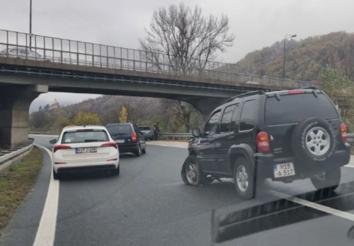 Saobraćajna nesreća na autoputu u Sarajevu, usporen saobraćaj