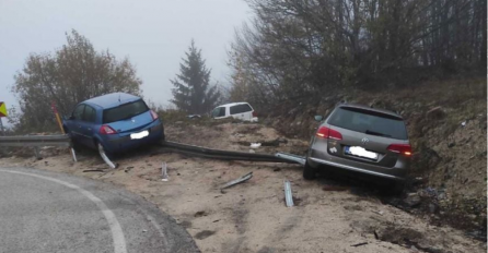 Saobraćajna nesreća na Manjači, tri vozila probila zaštitnu ogradu