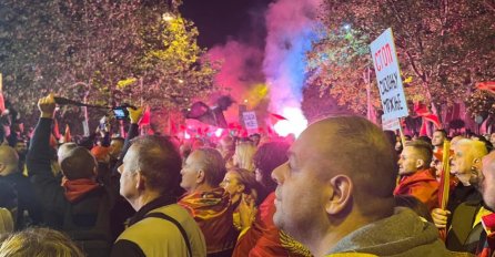 Hiljade građana u Podgorici protestuje zbog rušenja ustavnog poretka, žele na vanredne izbore