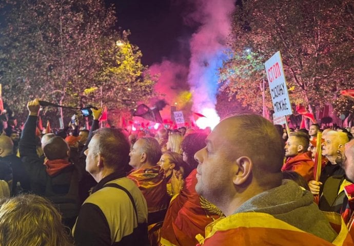 Hiljade građana u Podgorici protestuje zbog rušenja ustavnog poretka, žele na vanredne izbore