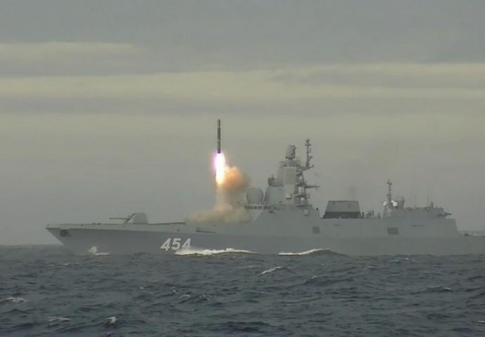 ‘Putin bi u Ukrajini mogao upotrijebiti moćno oružje! Plavičasta kugla spržila bi sve oko sebe‘