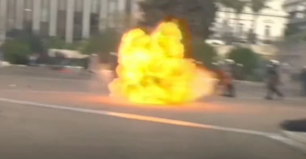 Više od 20.000 protestanata ispred grčkog parlamenta u Ateni: Žestoki sukobi s policijom, ispaljivan suzavac, letjeli molotovljevi kokteli (VIDEO)