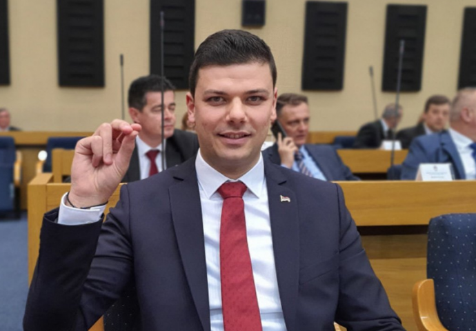 Antonić iz skupštinske klupe sjeda u direktorsku fotelju