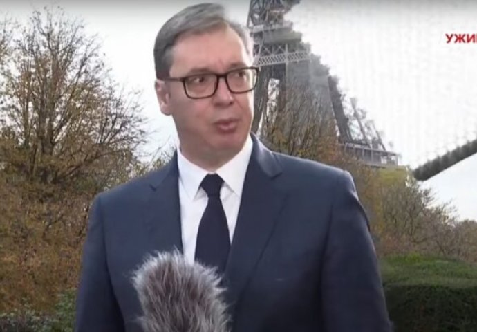 HIT SNIMAK ZBUNJENOG VUČIĆA NAKON ŠTO MU JE ZAMALO PAO REFLEKTOR NA GLAVU: "Nisam se ni pomjerio" (VIDEO)