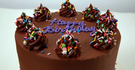 Dječak rođen 11. 11. 2011. u 11:11 danas slavi 11. rođendan. Dobio je - 11 poklona