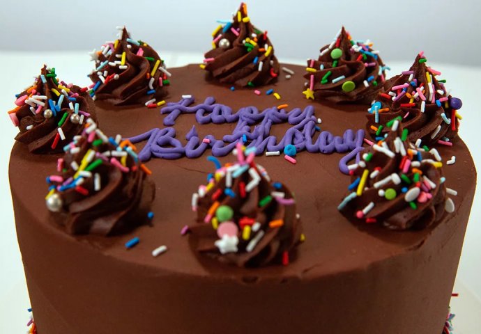 Dječak rođen 11. 11. 2011. u 11:11 danas slavi 11. rođendan. Dobio je - 11 poklona