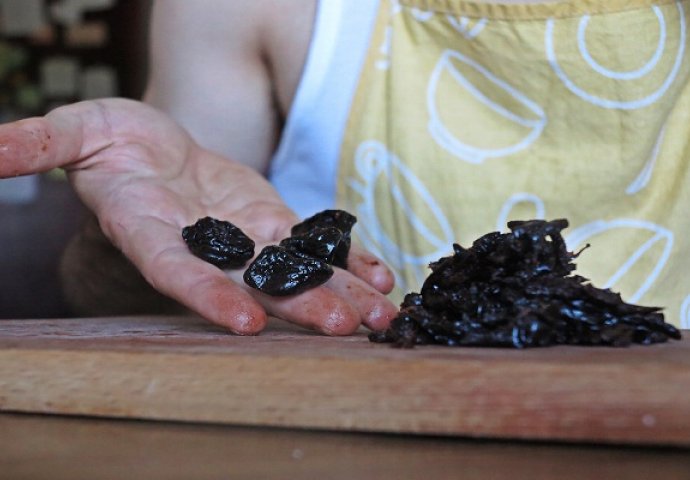 PREPORUKA NUTRICIONISTA: Svako jutra čašu ovog napitka i naslage na stomaku će početi da nestaju!