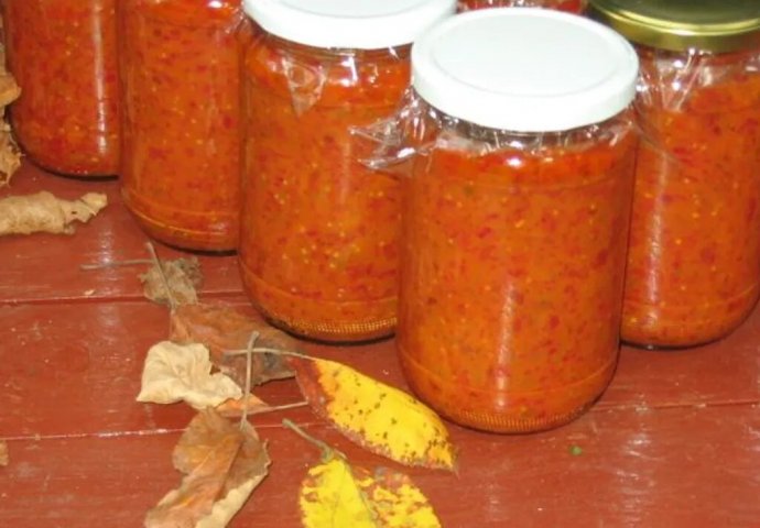 APSOLUTNO ĆE VAS ODUŠEVITI: Domaći recept za najbolji ajvar koji nikada ne razočara